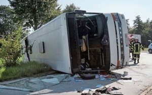 Accident cumplit în Bulgaria. Un autocar s-a răsturnat într-o prăpastie. Cel puțin 15 oameni au murit