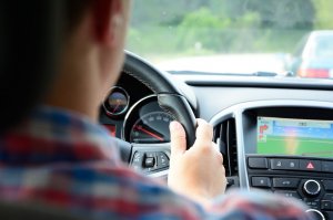 Aplicatii de navigatie ale smartphone-ului vs. dispozitive auto-GPS