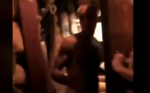 Un celebru fotbalist a fost filmat de soție în timp ce se afla la saună cu o prostituată