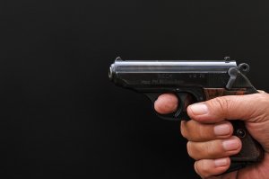 Un elev din Paris și-a amenințat profesoara cu un pistol. Ulterior a spus că arma era falsă și că a vrut să-i facă o glumă