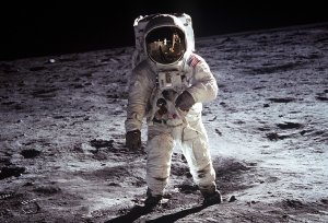 De ce nu mai merg oamenii pe Lună? Cum de în 1969 s-a putut și azi nu. Te-ai fi gândit că aceasta este explicația?