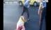 Torturat pe stradă: Bărbat din Belarus, bătut cu bestialitate de poliţişti (VIDEO)