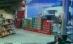 A intrat cu maşina în magazin, după ce a ameninţat-o cu moartea pe vânzătoare (VIDEO)