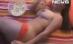 Striptease şi popcorn: O tânără se dezbracă în timp ce se uită la film - VIDEO