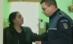 Profesoara care a pălmuit un poliţist spune că e discriminată: "Nu suporta ţiganii". Tu cum comentezi? (VIDEO)
