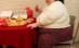 O femeie de 273 de kilograme se îndoapă cu fast food ca să-şi dubleze greutatea (FOTO)