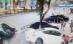 La un pas de moarte. O femeie a fost izbită de o maşină pe trotuar, dar a scăpat cu viaţă (VIDEO)