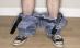 Hoţ cu pantalonii în vine, surprins de camerele de supraveghere ale unui magazin (VIDEO) 