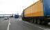 Tir cu butelii răsturnat pe DN18B. Pericol de explozie