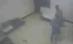 Imagini şocante: Deţinut filmat în timp ce îşi ucide colegul de celulă - VIDEO