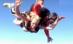 O blondă sexy face skydiving goală puşcă! - VIDEO