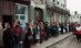 Imaginea care stârneşte amintiri oricărui român care a trăit în comunism. Faimoasă coadă pentru pâine, haine, ţigări, săpun