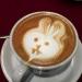 În fiecare dimineaţă, cafeaua dă poftă de viaţă. 20 de desene în ceştile de cafea 153987