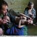 Un FOTOREPORTAJ sfâşietor. "Singurul moment în care ne simţim iubiţi este atunci când ne injectăm droguri în venă" 162899