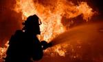 Incendiu violent la o hală din judeţul Galaţi. Locul a ars în întregime Incendiu violent la o hală din judeţul Galaţi. Locul a ars în întregime