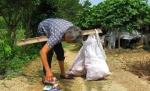 Aduna gunoaie pe stradă, când a auzit un zgomot dintr-un sac. S-a apropiat și a făcut o descoperire uluitoare. După 35 de ani, s-a întâmplat o minune (FOTO) Aduna gunoaie pe stradă, când a auzit un zgomot dintr-un sac. S-a apropiat și a făcut o descoperire uluitoare. După 35 de ani, s-a întâmplat o minune (FOTO)