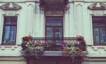 Era în fața unei case din Cluj, când deodată și-a aruncat privirea pe balcon. Când a văzut asta a scos telefonul și a făcut o poză. Oamenii au rămas fără cuvinte Era în fața unei case din Cluj, când deodată și-a aruncat privirea pe balcon. Când a văzut asta a scos telefonul și a făcut o poză. Oamenii au rămas fără cuvinte