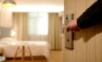Și-au petrecut noaptea împreună într-un hotel. La un moment dat au început să se audă tot felul de țipete din camera tinerilor. Cu toții au rămas șocați când au văzut ce s-a întâmplat acolo Și-au petrecut noaptea împreună într-un hotel. La un moment dat au început să se audă tot felul de țipete din camera tinerilor. Cu toții au rămas șocați când au văzut ce s-a întâmplat acolo