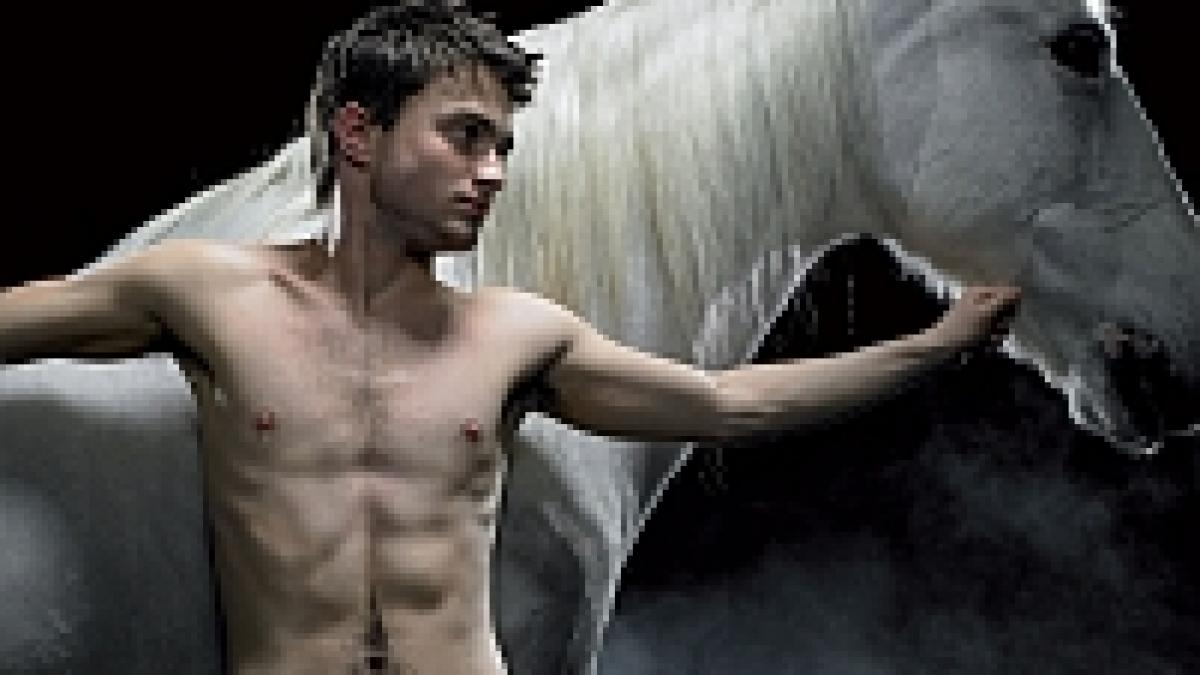 harry potter debuteaza in teatru nud