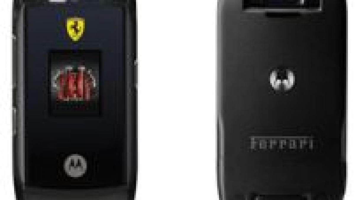 motorola razrmaxx un telefon semnat ferrari