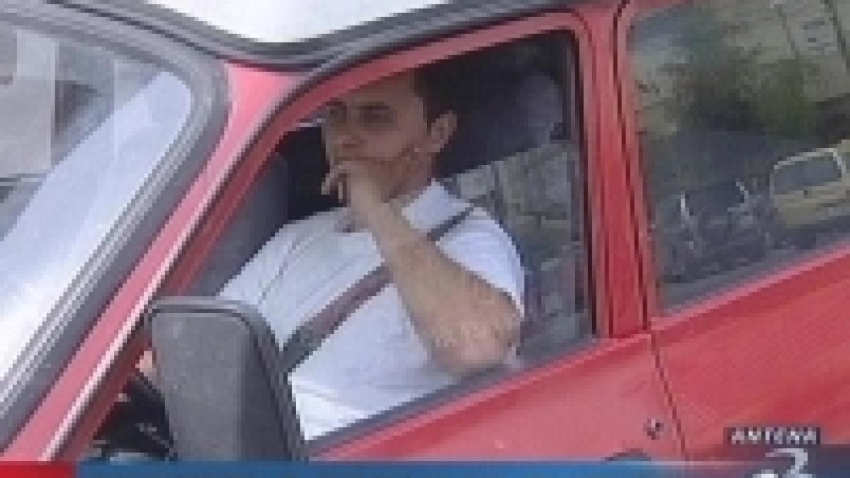 romanii fac cozi pentru schimbarea permisului