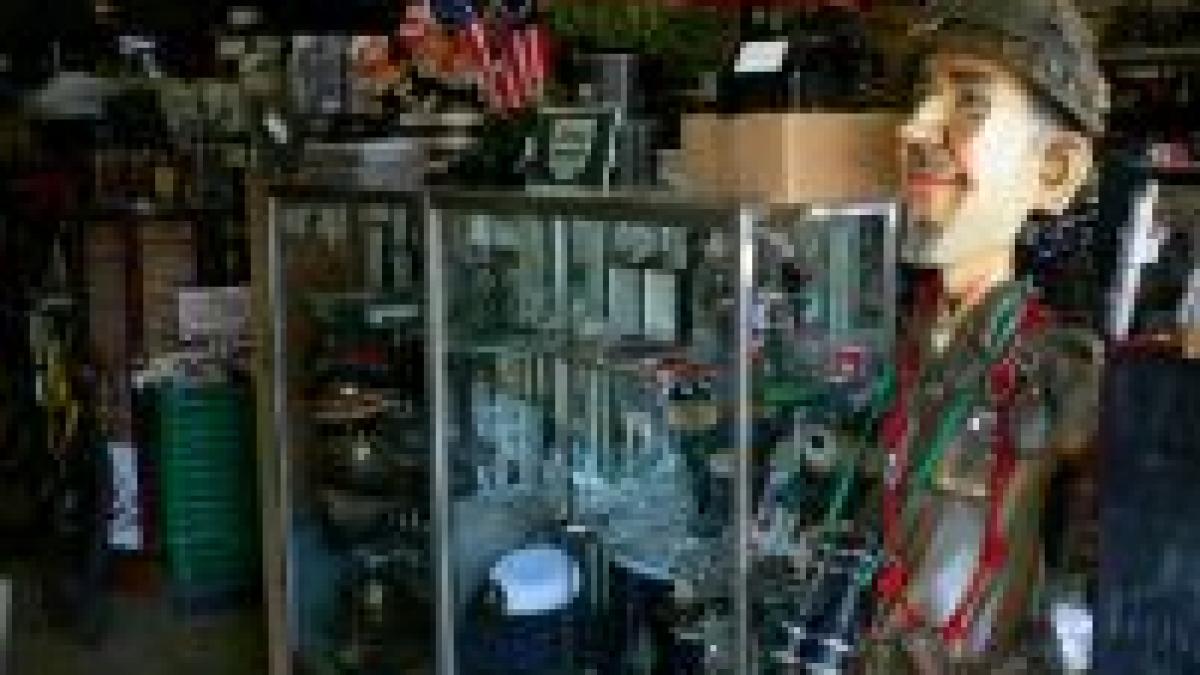 armata isi deschide economate pentru militari