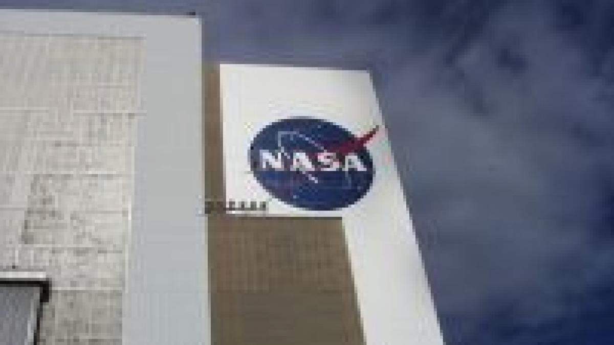 nasa isi trimite astronautii la psiholog