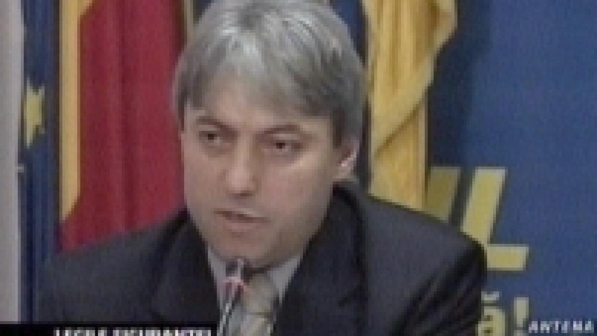 basescu ii apara pe securistii din servicii