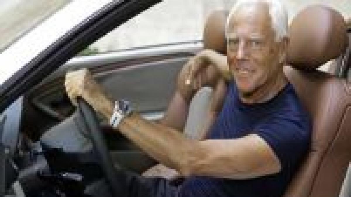 giorgio armani isi scoate la vanzare imperiul