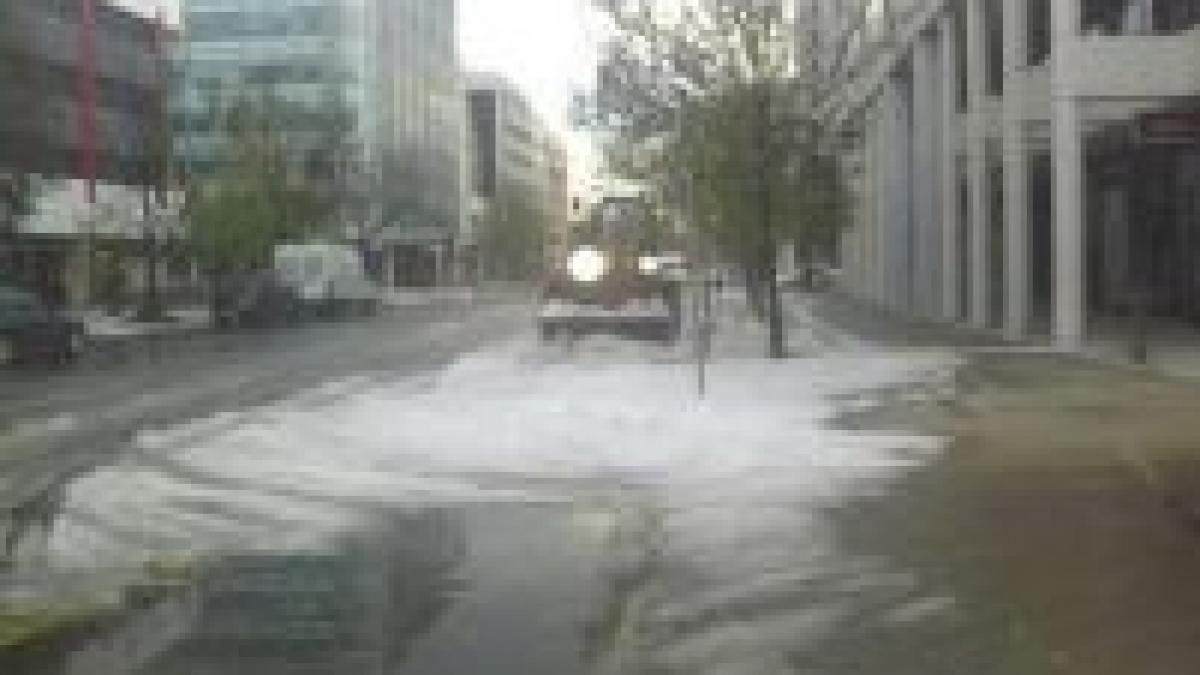 un metru de gheata pe strazile canberrei