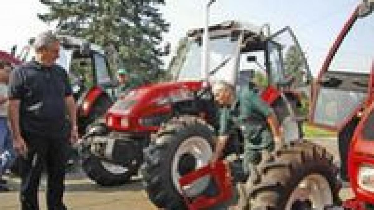 muncitorii de la tractorul au intrerupt lucrul