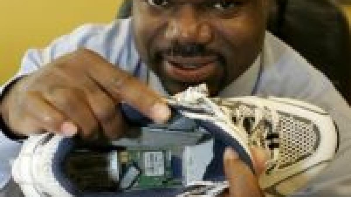 Au apărut pe piaţă pantofii cu GPS integrat 
