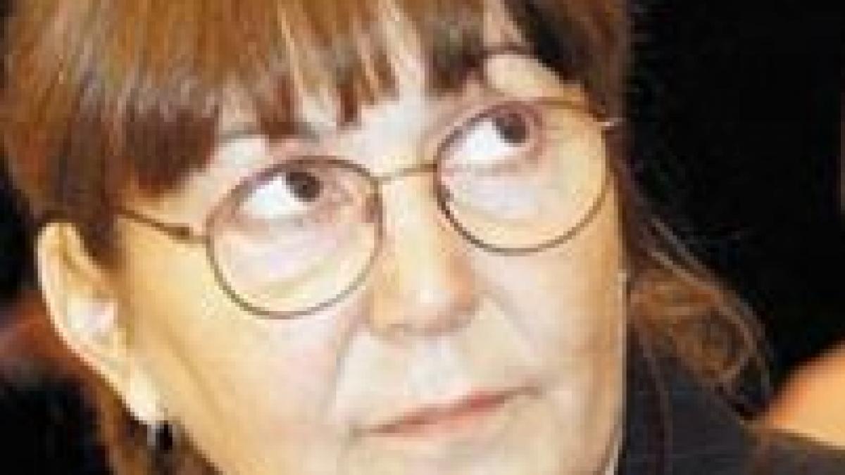 ce faci monica mai esti ministru