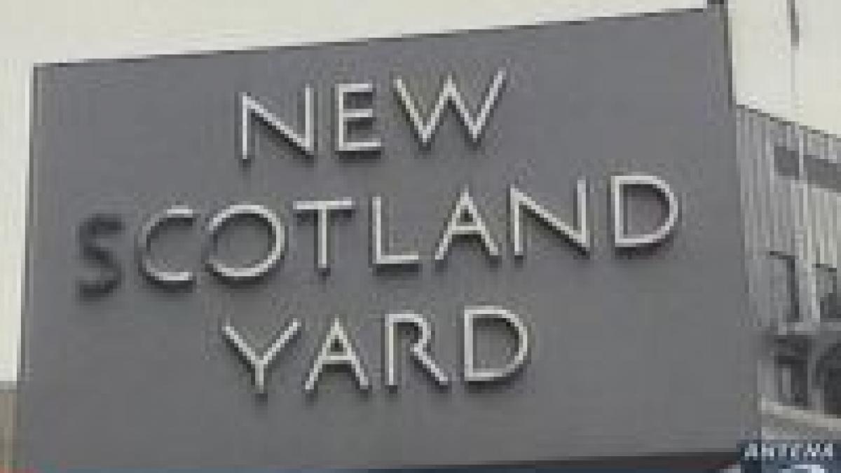 londra trei persoane arestate pentru terorism