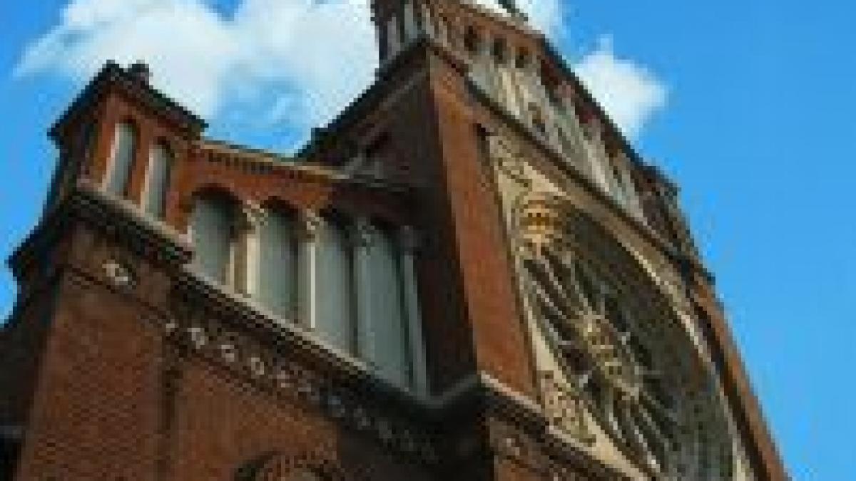 catolicii acuza nereguli la cathedral plaza