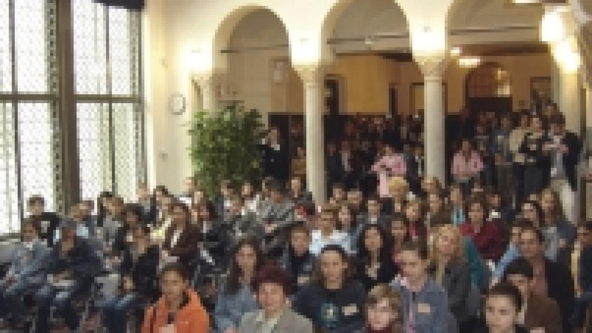 Blog vs. jurnalism, la Centrul Cultural American