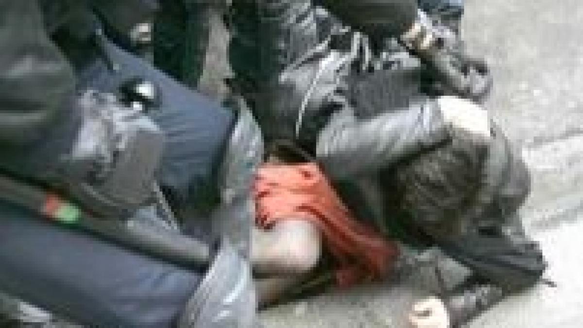 franta confruntari violente la o gara din paris