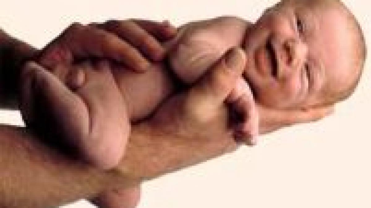 bebelus de 11 luni inchiriat pentru cersit