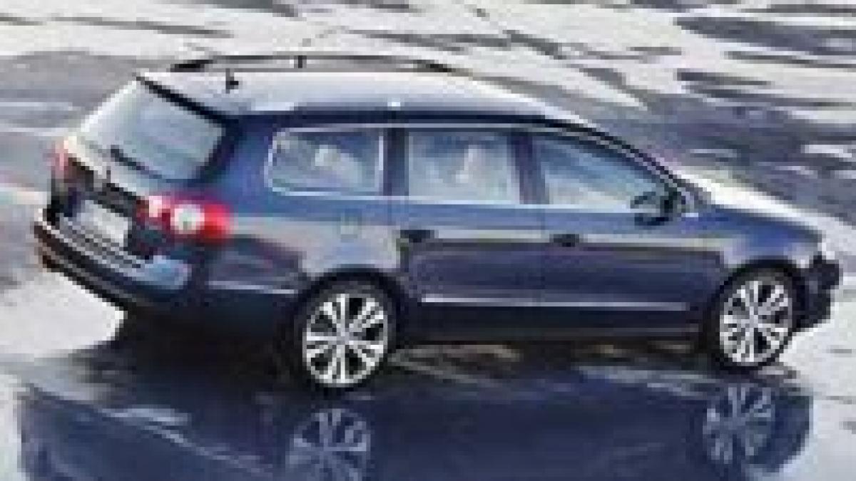 un volkswagen passat merge fara sofer