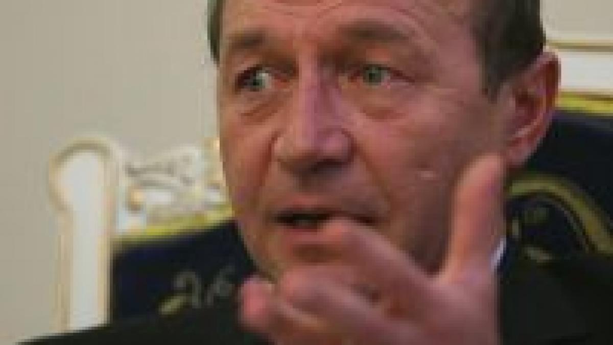 absenta poporului il impinge pe basescu la demisie