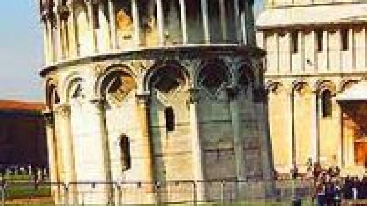 italienii construiesc un nou turn inclinat