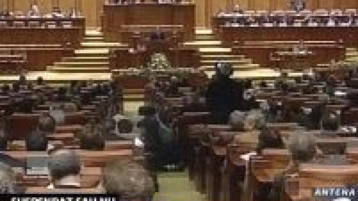 Românii merg la spectacolul suspendării
