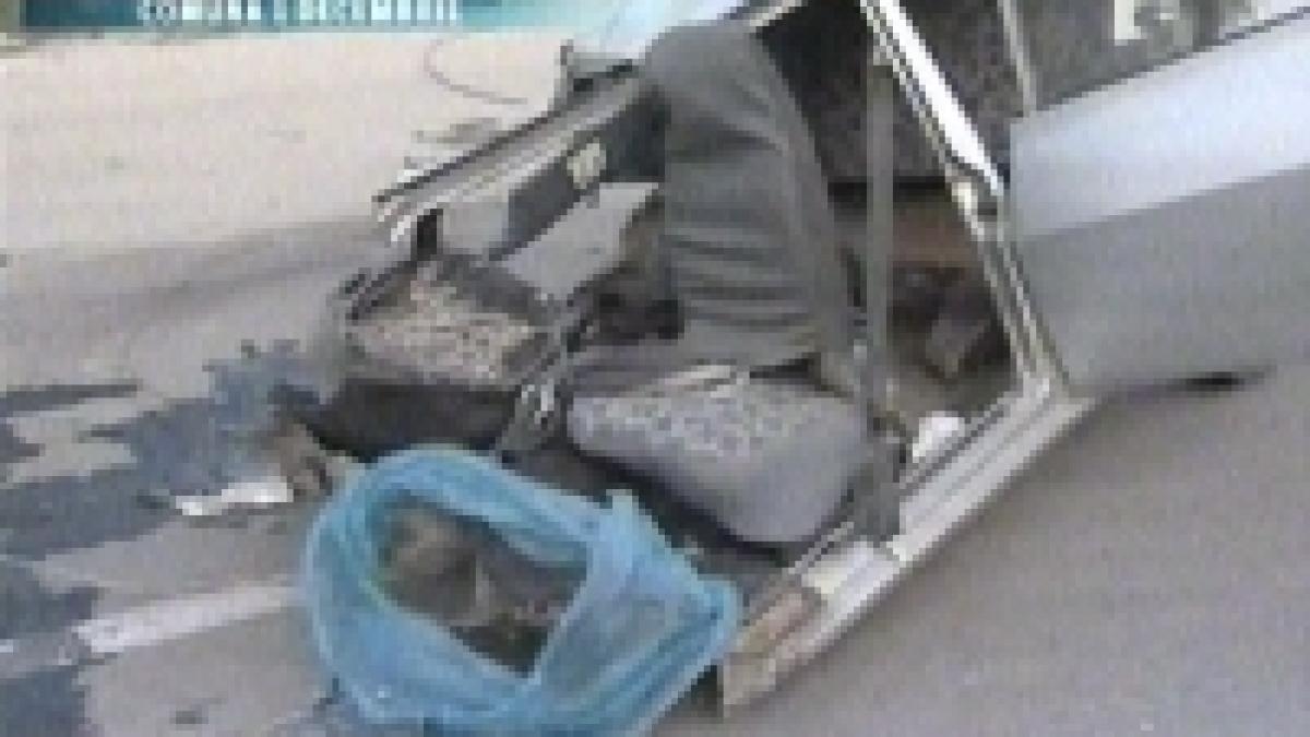 grav accident de microbuz un mort si sase raniti