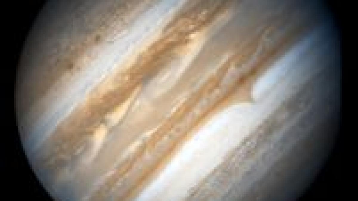 detalii in imagini de pe planeta jupiter