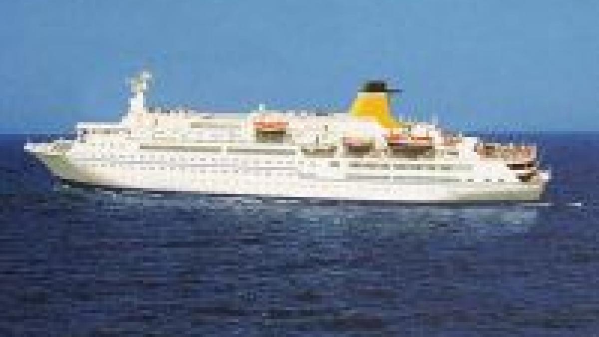 nava de lux acostata in portul constanta