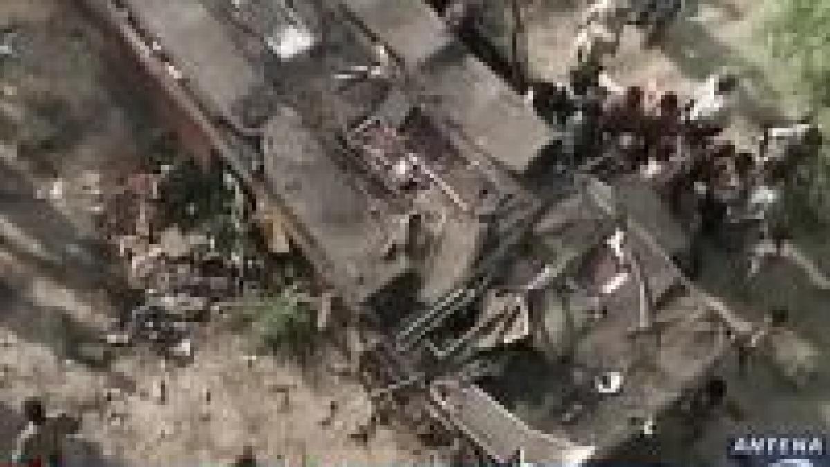 india un autobuz a cazut 30 de metri in gol