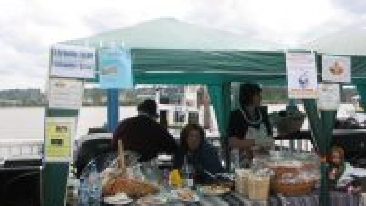 mancare traditionala la muzeul taranului roman