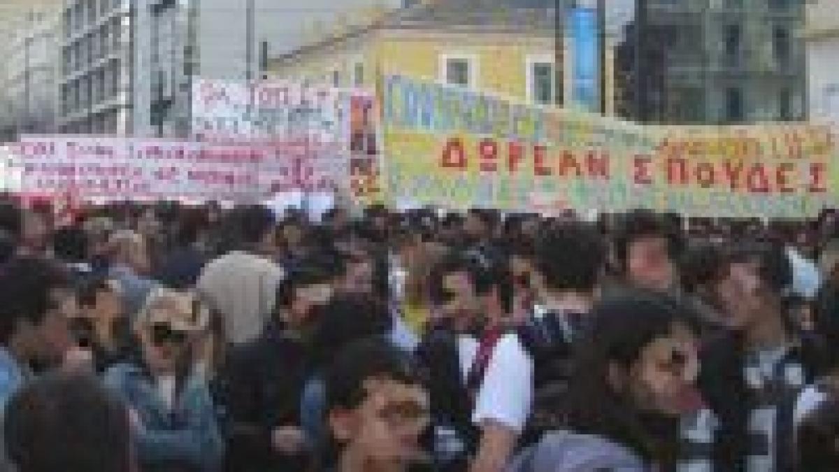 

Grevă generală! Sindicaliştii paralizează Grecia 