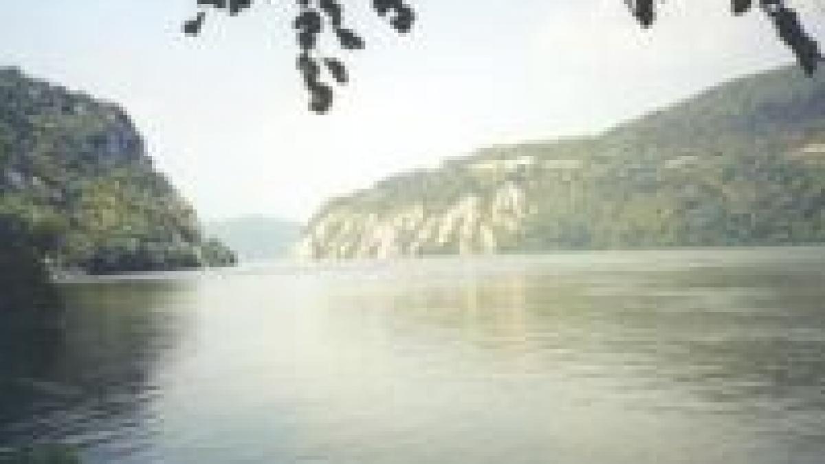 moldova noua lovita de seceta si de poluare