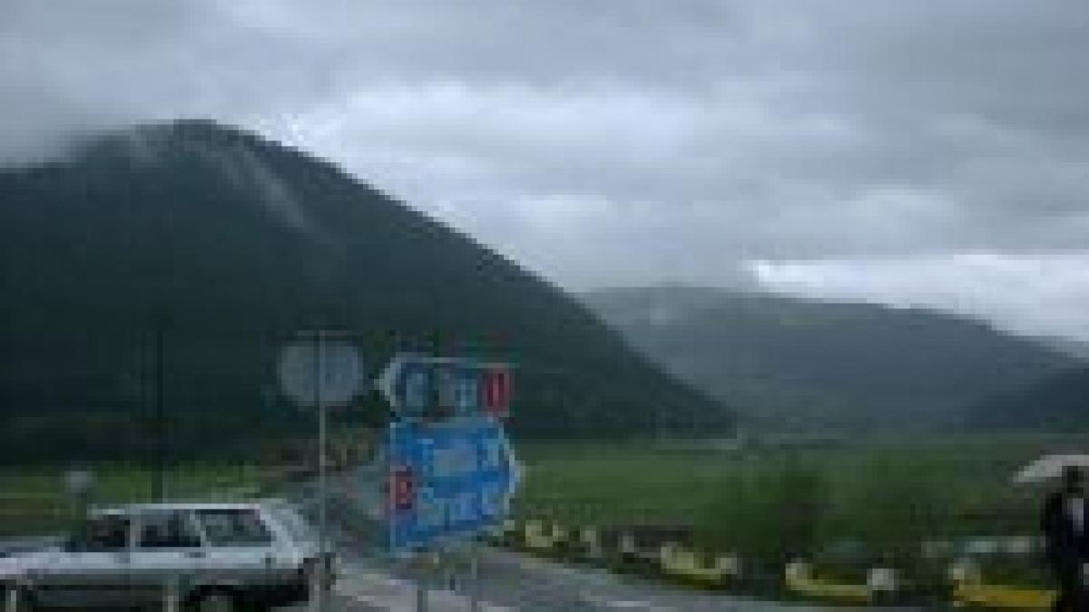 tronsonul bumbesti jiu petrosani blocat de ploi